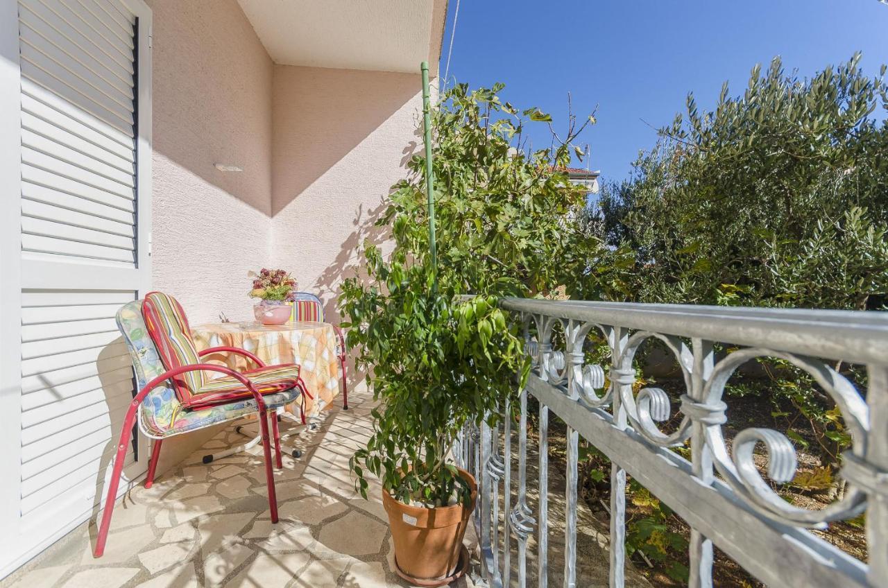 Apartment And Rooms Ema Vodice Exterior photo